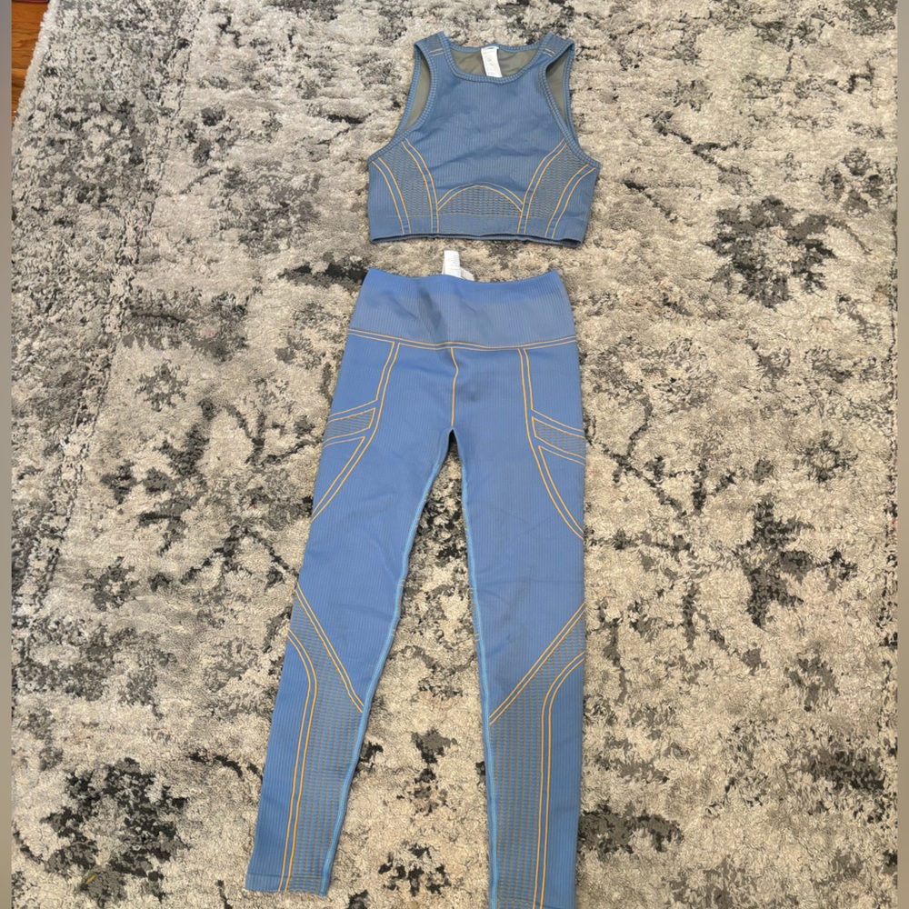 NEVER WORN Fabletics x Khloe Kardashian set!
